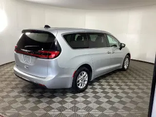 Chrysler Pacifica 2024 Touring L 4 puertas Minivan