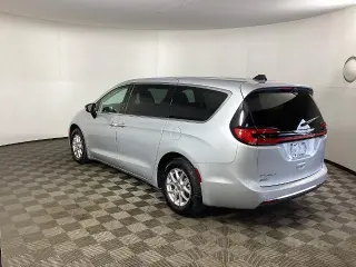 Chrysler Pacifica 2024 Touring L 4 puertas Minivan
