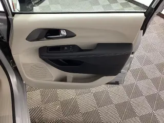 Chrysler Pacifica 2024 Touring L 4 puertas Minivan