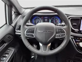 Chrysler Pacifica 2025 Select 4p Minivan