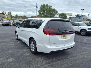 Chrysler Pacifica 2025 Select 4p Minivan