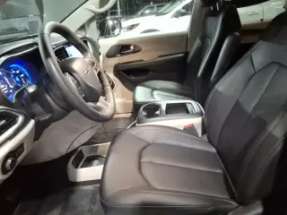 Chrysler Pacifica 2024 Touring L 4p Mini-Van