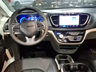 Chrysler Pacifica 2024 Touring L 4p Mini-Van