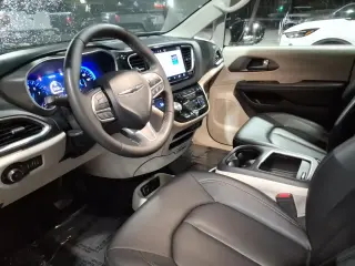 Chrysler Pacifica 2024 Touring L 4p Mini-Van