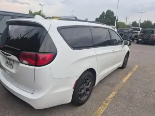 Chrysler Pacifica 2020 Touring L 4dr Mini-Van