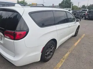 Chrysler Pacifica 2020 Touring L 4dr Mini-Van