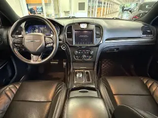 Chrysler 300 2023 C 4dr Sedan