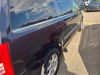 Chrysler Town and Country 2010 Touring 4dr Mini-Van