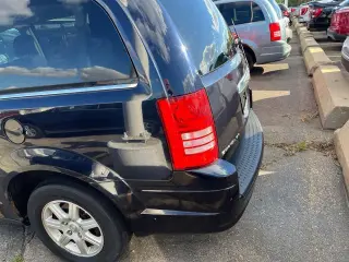 Chrysler Town and Country 2010 Touring 4dr Mini-Van