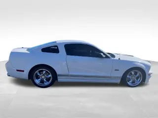 Ford Mustang 2007 GT Deluxe 2dr Fastback