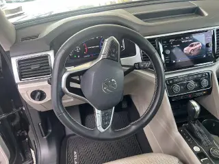 Volkswagen Atlas 2021 AWD V6 SEL Premium 4Motion 4dr SUV (lanzamiento a mitad de año)