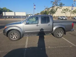 Nissan Frontier 2016 4x2 SL 4p Cab de tripulación corta 5 ft. Caja corta Pickup 5P