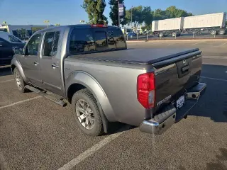 Nissan Frontier 2016 4x2 SL 4p Cab de tripulación corta 5 ft. Caja corta Pickup 5P