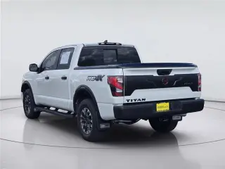Nissan Titan 2024 4x4 PRO-4X 4p Camioneta Cabina Extendida 5.6 ft. CA