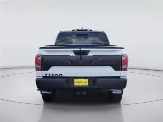 Nissan Titan 2024 4x4 PRO-4X 4p Camioneta Cabina Extendida 5.6 ft. CA