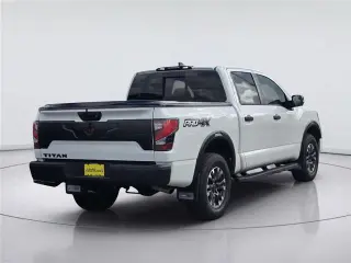 Nissan Titan 2024 4x4 PRO-4X 4p Camioneta Cabina Extendida 5.6 ft. CA