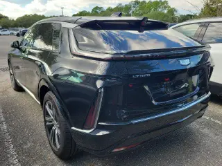 Cadillac LYRIQ 2024 AWD Luxury 1 4dr SUV