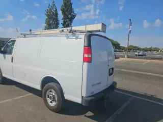 GMC Savana 2023 2500 3dr Camioneta de Carga