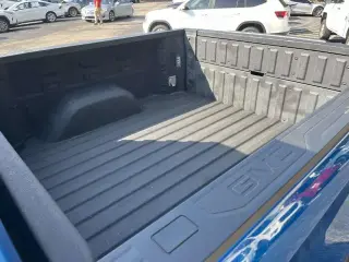 GMC Sierra 1500 2023 4x4 AT4 4 puertas Cabina Crew 5.8 pies. SB