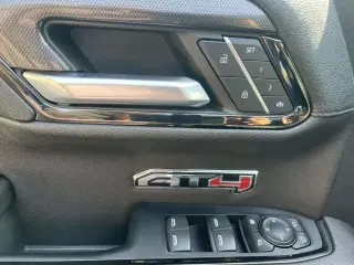 GMC Sierra 1500 2023 4x4 AT4 4 puertas Cabina Crew 5.8 pies. SB