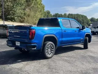 GMC Sierra 1500 2023 4x4 AT4 4 puertas Cabina Crew 5.8 pies. SB