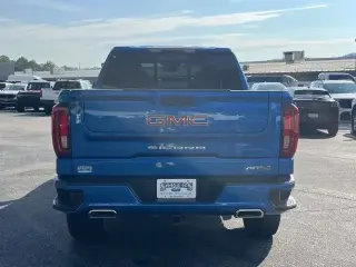 GMC Sierra 1500 2023 4x4 AT4 4 puertas Cabina Crew 5.8 pies. SB