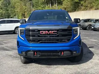 GMC Sierra 1500 2023 4x4 AT4 4 puertas Cabina Crew 5.8 pies. SB