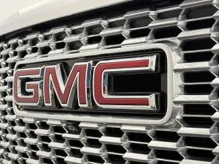 GMC Yukon 2021 4x4 Denali 4p SUV
