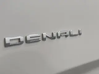 GMC Yukon 2021 4x4 Denali 4p SUV