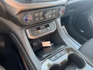 GMC Acadia 2023 4x4 AT4 4p SUV