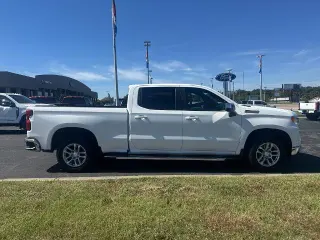 Chevrolet Silverado 1500 2023 4x4 LT 4p. Camioneta de cabina completa 5.8 pies CB con 1LT