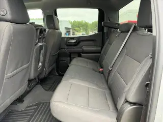 Chevrolet Silverado 1500 2024 tracción 4x4 versión Custom, cabina Crew Cab, 4 puertas, cajón de 5.8 pies