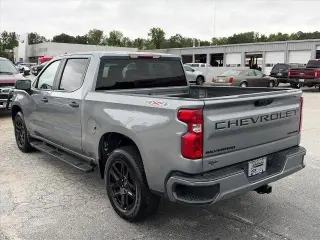 Chevrolet Silverado 1500 2024 tracción 4x4 versión Custom, cabina Crew Cab, 4 puertas, cajón de 5.8 pies