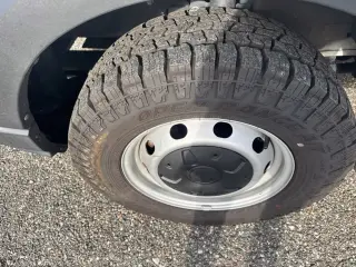 Ford Transit 2023 150 furgón de carga de techo medio con distancia entre ejes corta y tres puertas