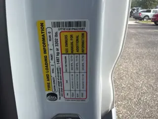 Ford Transit 2023 150 furgón de carga de techo medio con distancia entre ejes corta y tres puertas