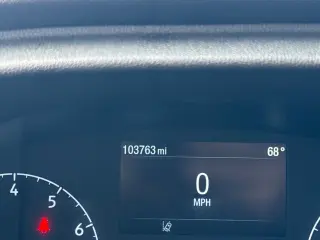 Ford Transit 2023 150 furgón de carga de techo medio con distancia entre ejes corta y tres puertas