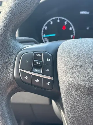 Ford Transit 2023 150 furgón de carga de techo medio con distancia entre ejes corta y tres puertas