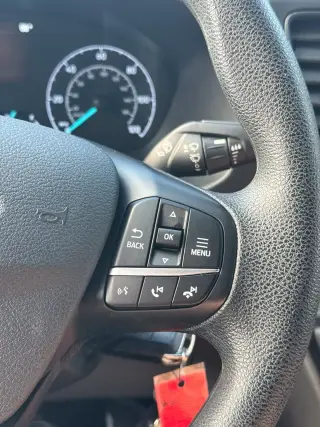 Ford Transit 2023 150 furgón de carga de techo medio con distancia entre ejes corta y tres puertas