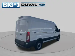 Ford Transit 2023 150 furgón de carga de techo medio con distancia entre ejes corta y tres puertas