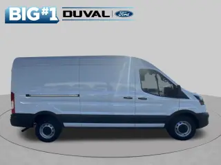Ford Transit 2023 150 furgón de carga de techo medio con distancia entre ejes corta y tres puertas