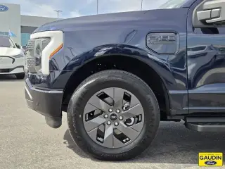 Ford F-150 Lightning 2023 AWD XLT 4p SuperCrew 5.5 ft. CB