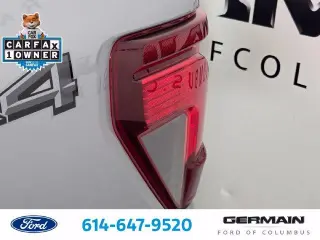 Ford F-150 2024 4x4 XLT 4p SuperCrew 6.5 ft. SB Metálica Icono Plata 4WD 10-Velocidades Automático 3.5L PowerBoost Full-Hybrid V6. 400W Tomadas en Cabaña y Maletero, Control de Crujía Adaptativo con Detención y Relanzamiento, Grupo de Equipamiento 302A Me
