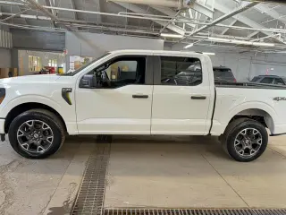 Ford F-150 2024 4x4 STX 4p SuperCrew 5.5 ft. CB