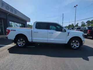 Ford F-150 2023 4x4 Lariat 4dr SuperCrew 5.5 ft. CB
