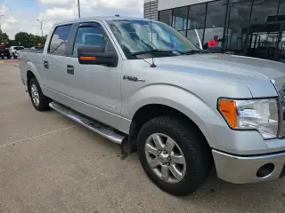 Ford F-150 2013 4x2 King Ranch 4 doors SuperCrew Styleside 5.5 ft de cama lateral