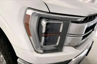 Ford F-150 2022 4x4 Lariat 4dr SuperCrew con 5.5 pies de longitud de plataforma.
