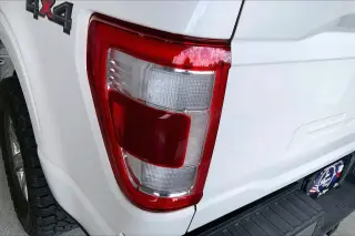 Ford F-150 2022 4x4 Lariat 4dr SuperCrew con 5.5 pies de longitud de plataforma.