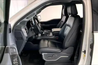Ford F-150 2022 4x4 Lariat 4dr SuperCrew con 5.5 pies de longitud de plataforma.
