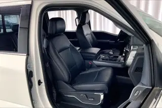 Ford F-150 2022 4x4 Lariat 4dr SuperCrew con 5.5 pies de longitud de plataforma.