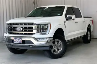 Ford F-150 2022 4x4 Lariat 4dr SuperCrew con 5.5 pies de longitud de plataforma.